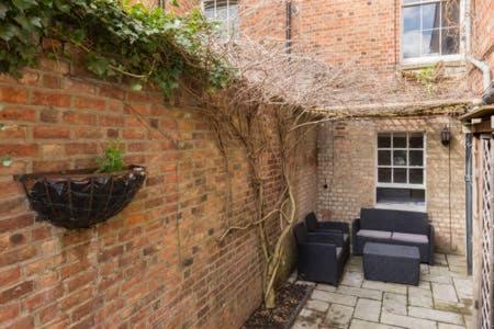 Regency Apartment - Private Entrance & Courtyard Cheltenham Exterior photo