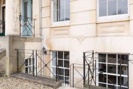 Regency Apartment - Private Entrance & Courtyard Cheltenham Exterior photo