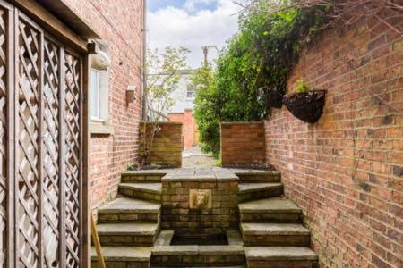 Regency Apartment - Private Entrance & Courtyard Cheltenham Exterior photo